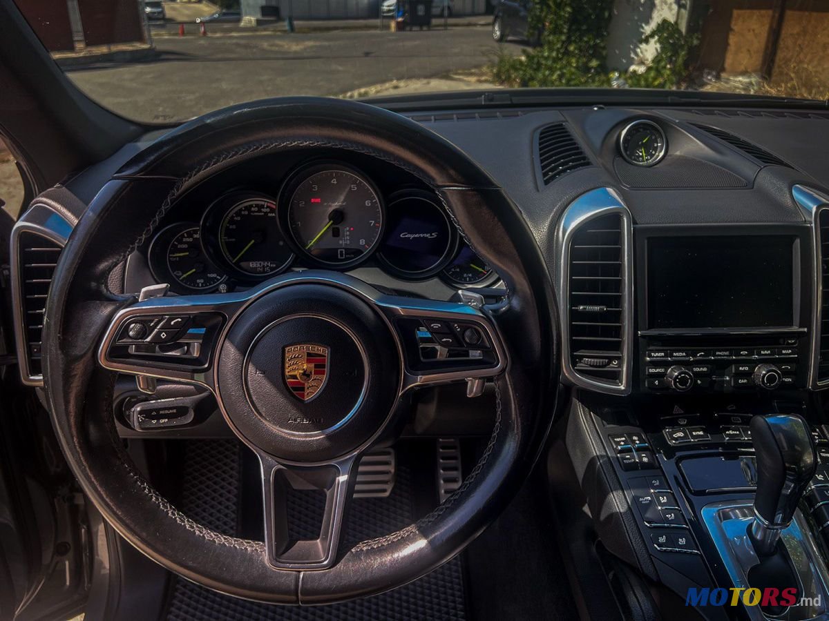 2017' Porsche Cayenne photo #3