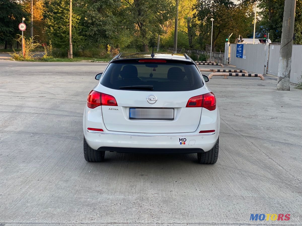 2014' Opel Astra photo #5