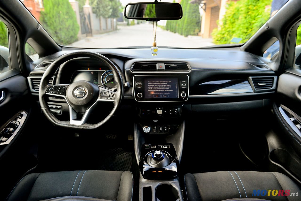 2021' Nissan Leaf photo #3