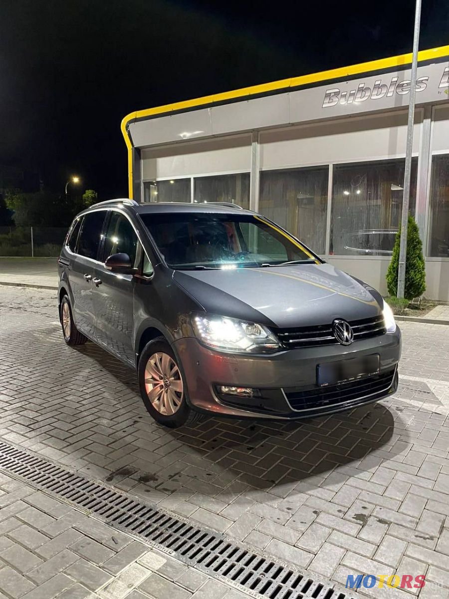 2013' Volkswagen Sharan photo #1