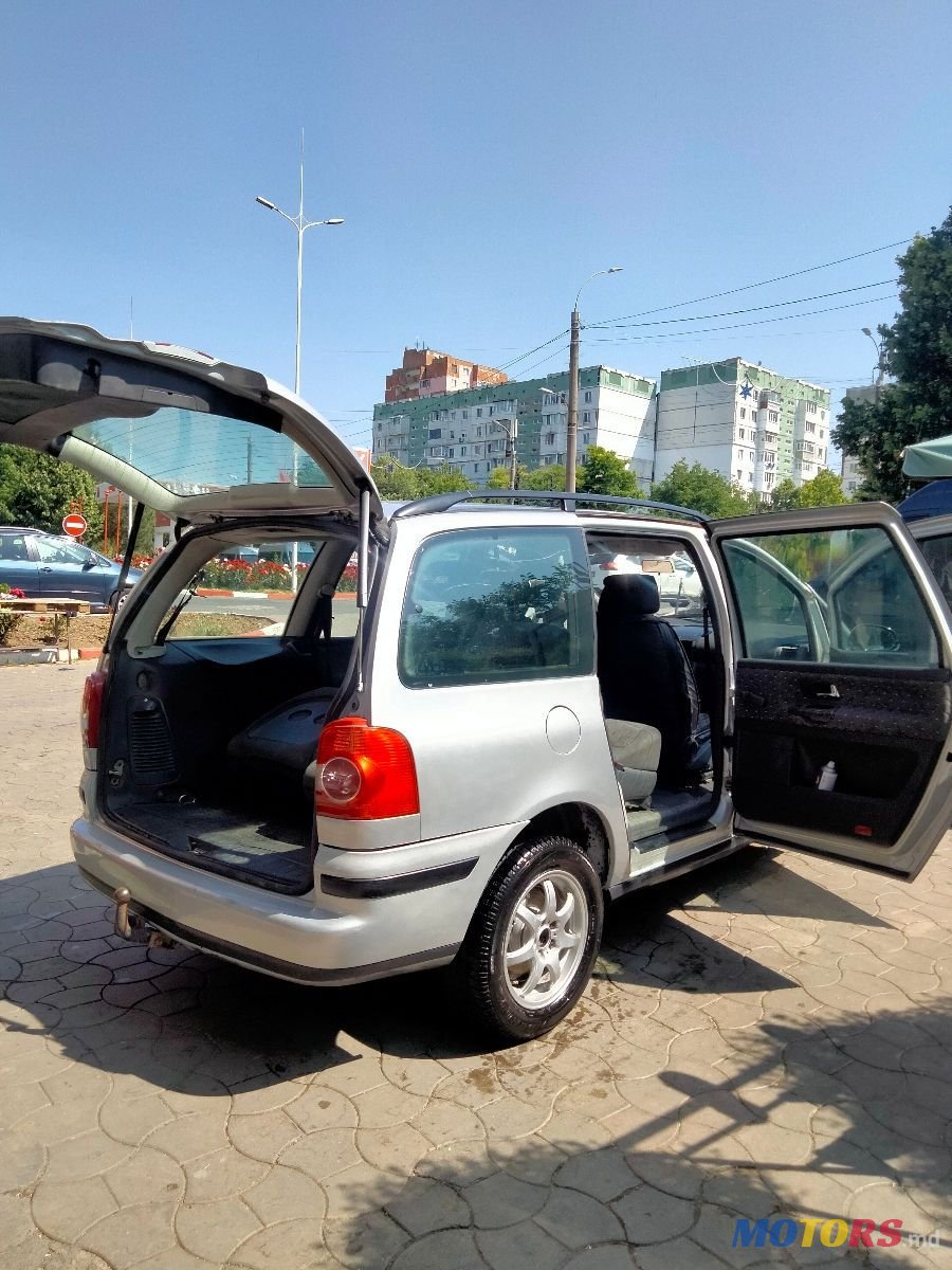 2006' Volkswagen Sharan photo #3