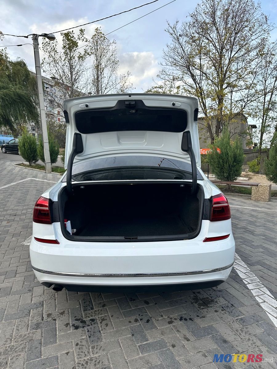 2016' Volkswagen Passat photo #4