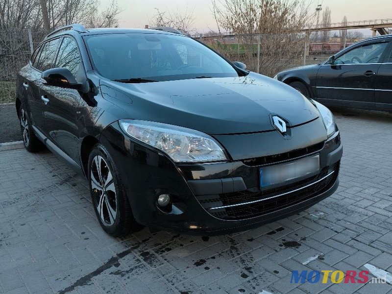 2011' Renault Megane photo #2