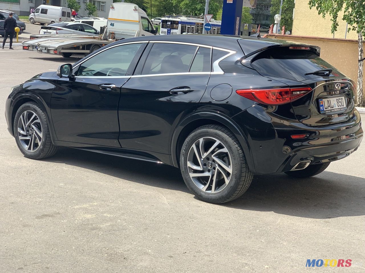 2016' Infiniti Qx30 photo #2