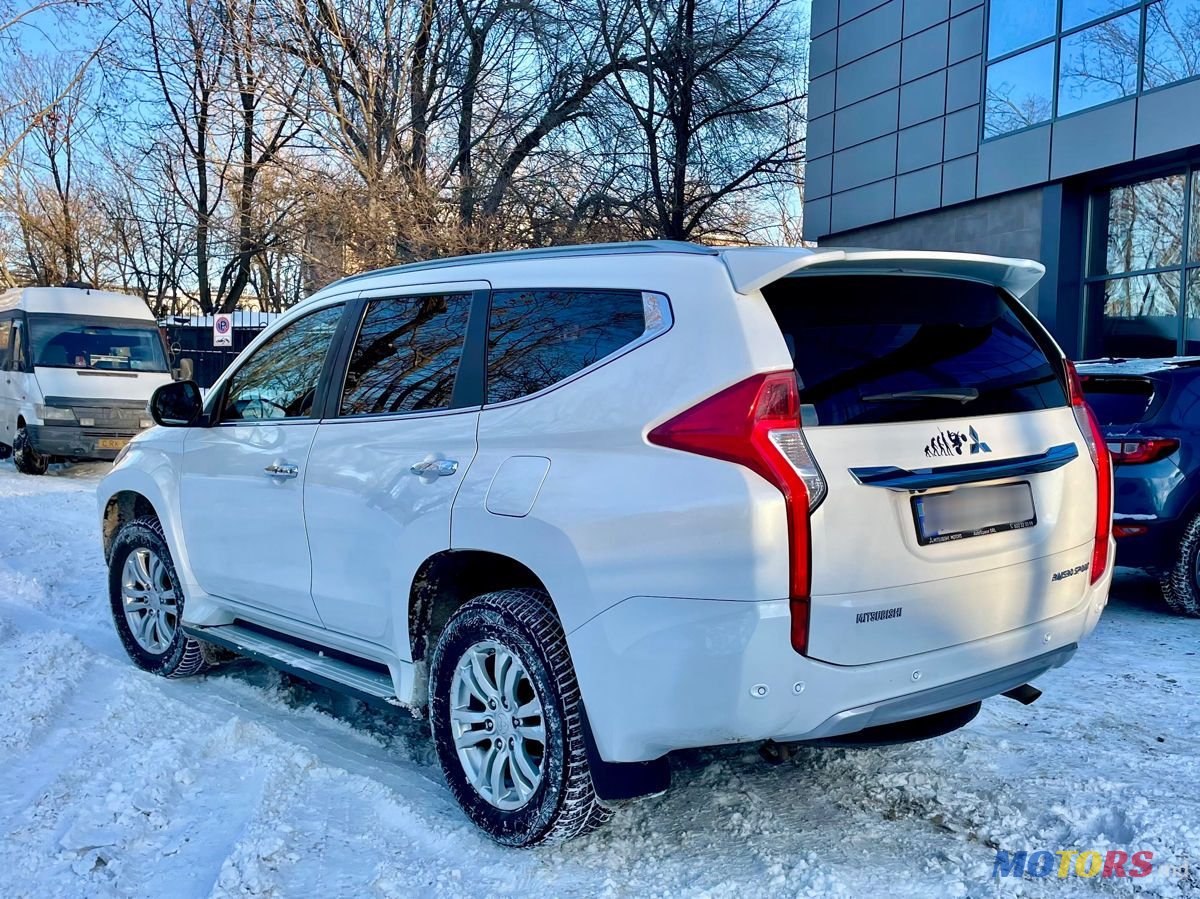 2017' Mitsubishi Pajero Sport photo #3