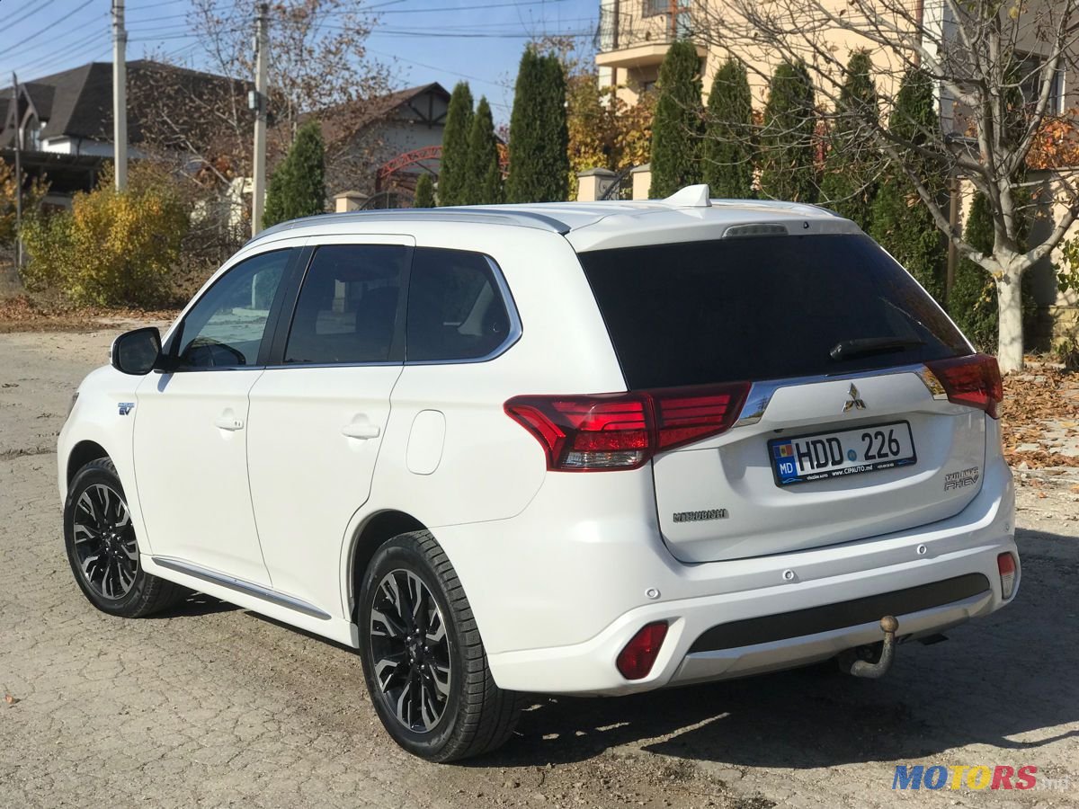 2015' Mitsubishi Outlander photo #4