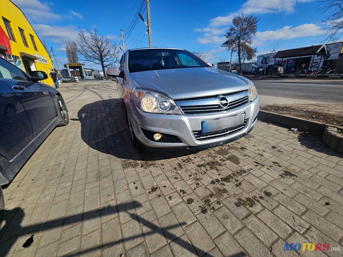 2011' Opel Astra photo #1