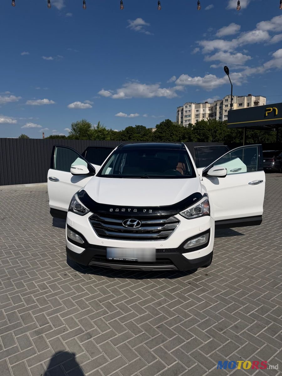 2013' Hyundai Santa Fe photo #3