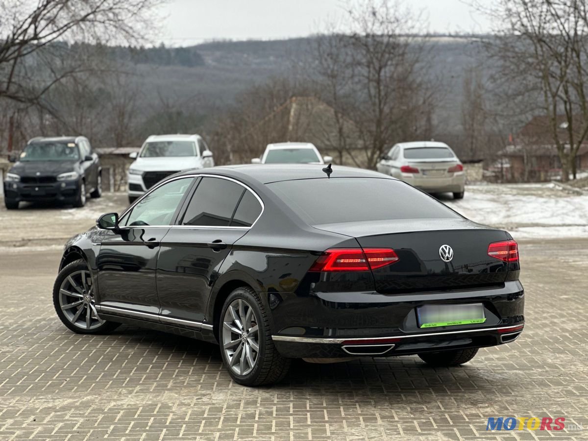 2015' Volkswagen Passat photo #4