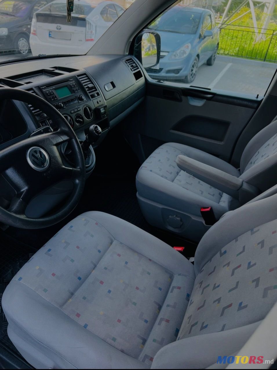 2008' Volkswagen Caravelle photo #4