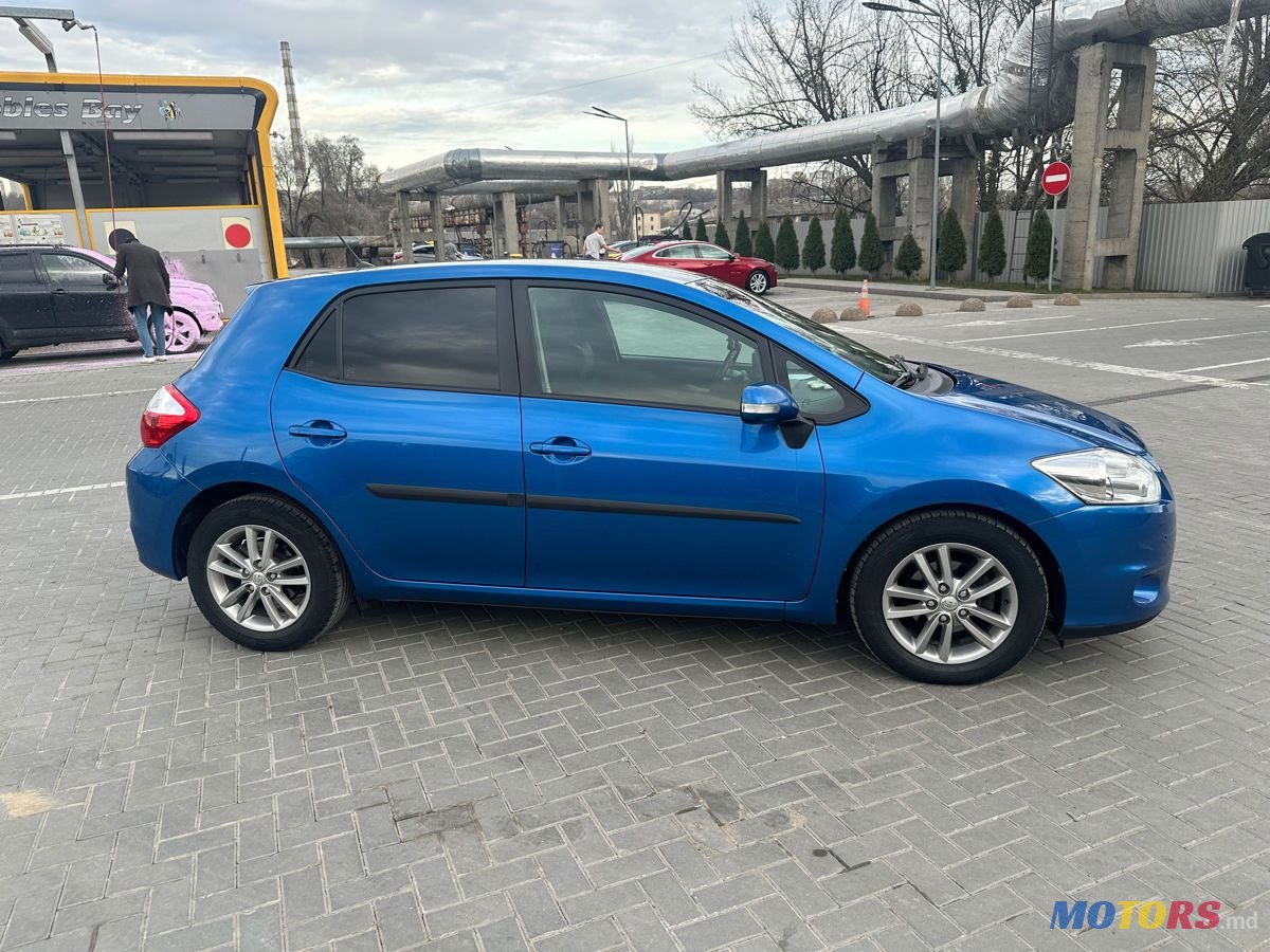 2011' Toyota Auris photo #4