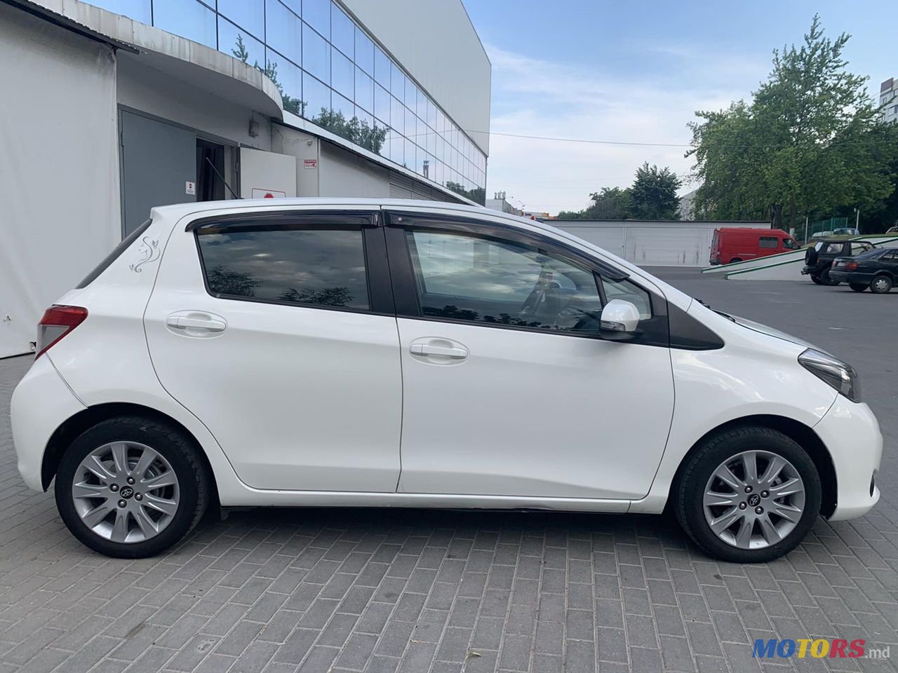 2012' Toyota Yaris photo #4