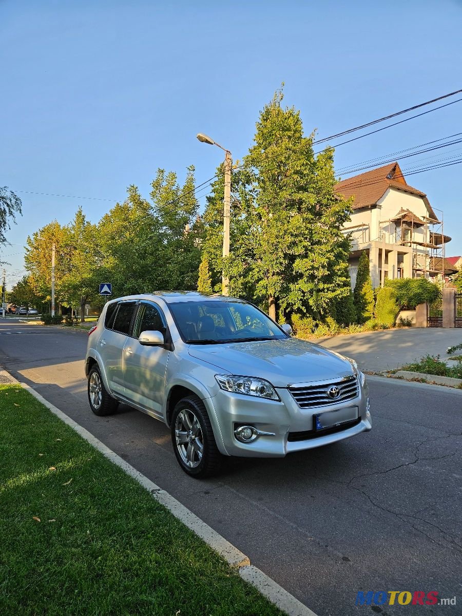 2011' Toyota RAV4 photo #2