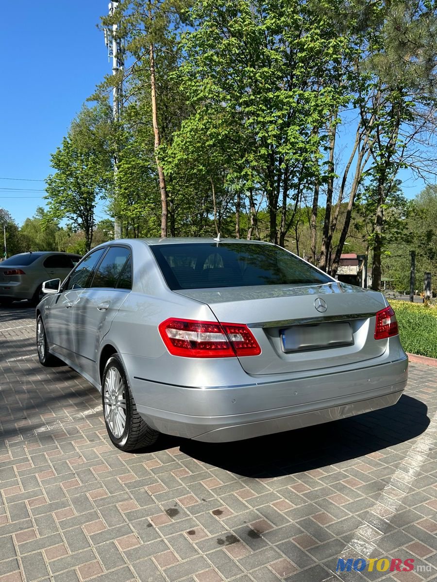 2009' Mercedes-Benz E-Class photo #3