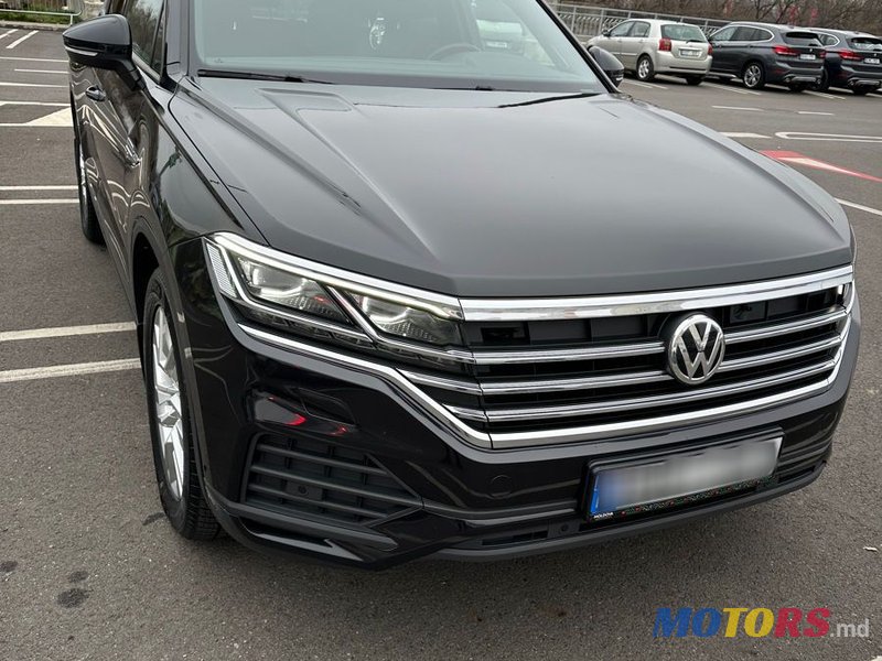 2020' Volkswagen Touareg photo #1