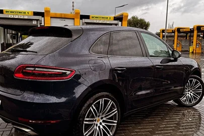 2018' Porsche Macan