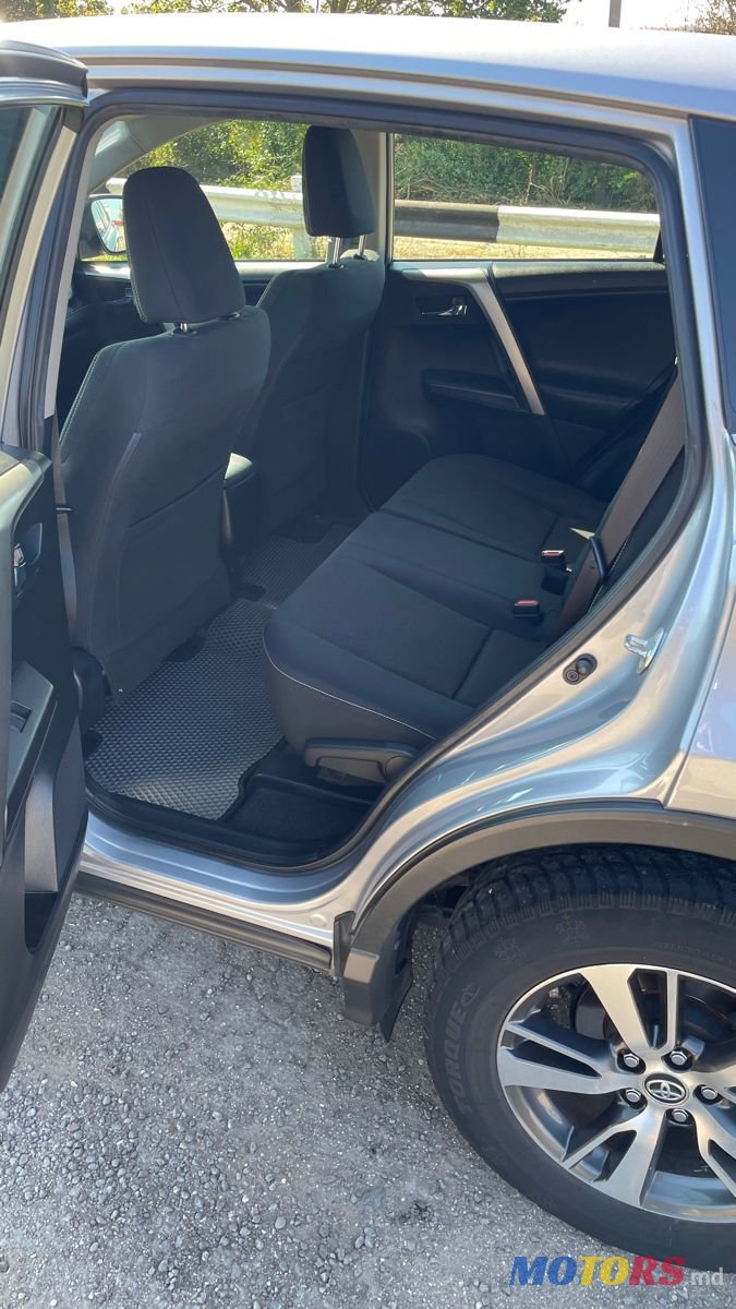 2016' Toyota RAV4 photo #5