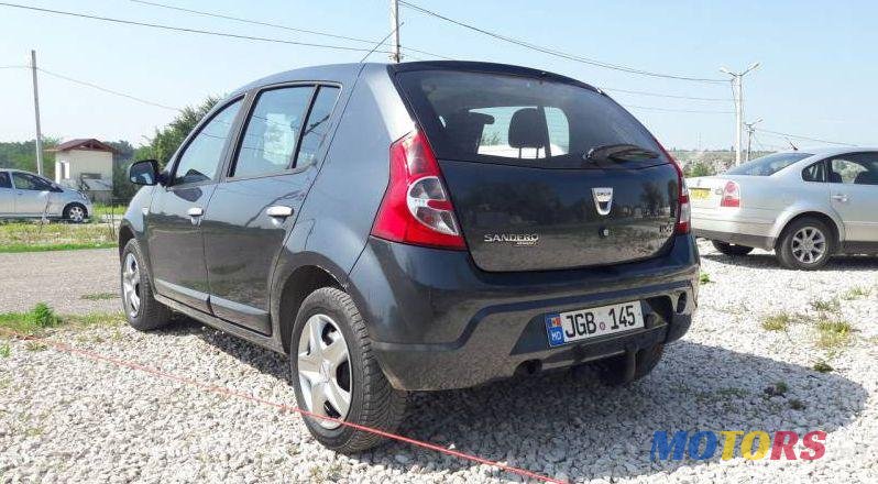 2008' Dacia Sandero photo #1