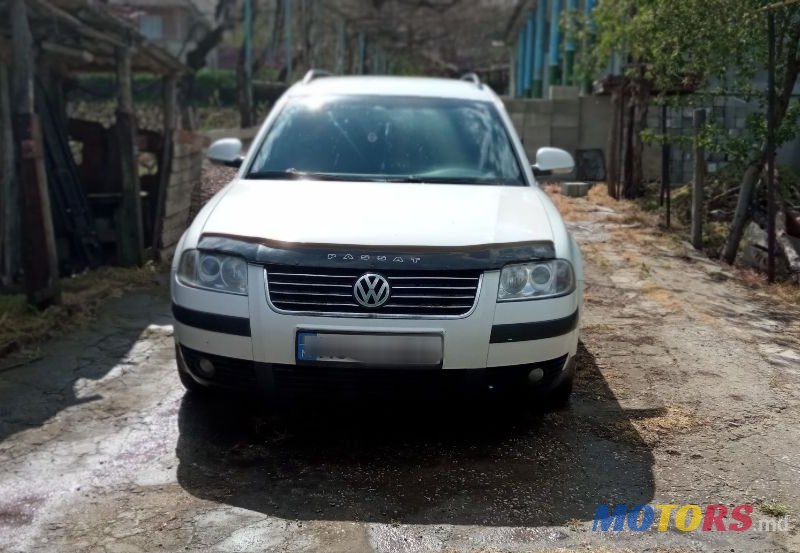 2004' Volkswagen Passat photo #1