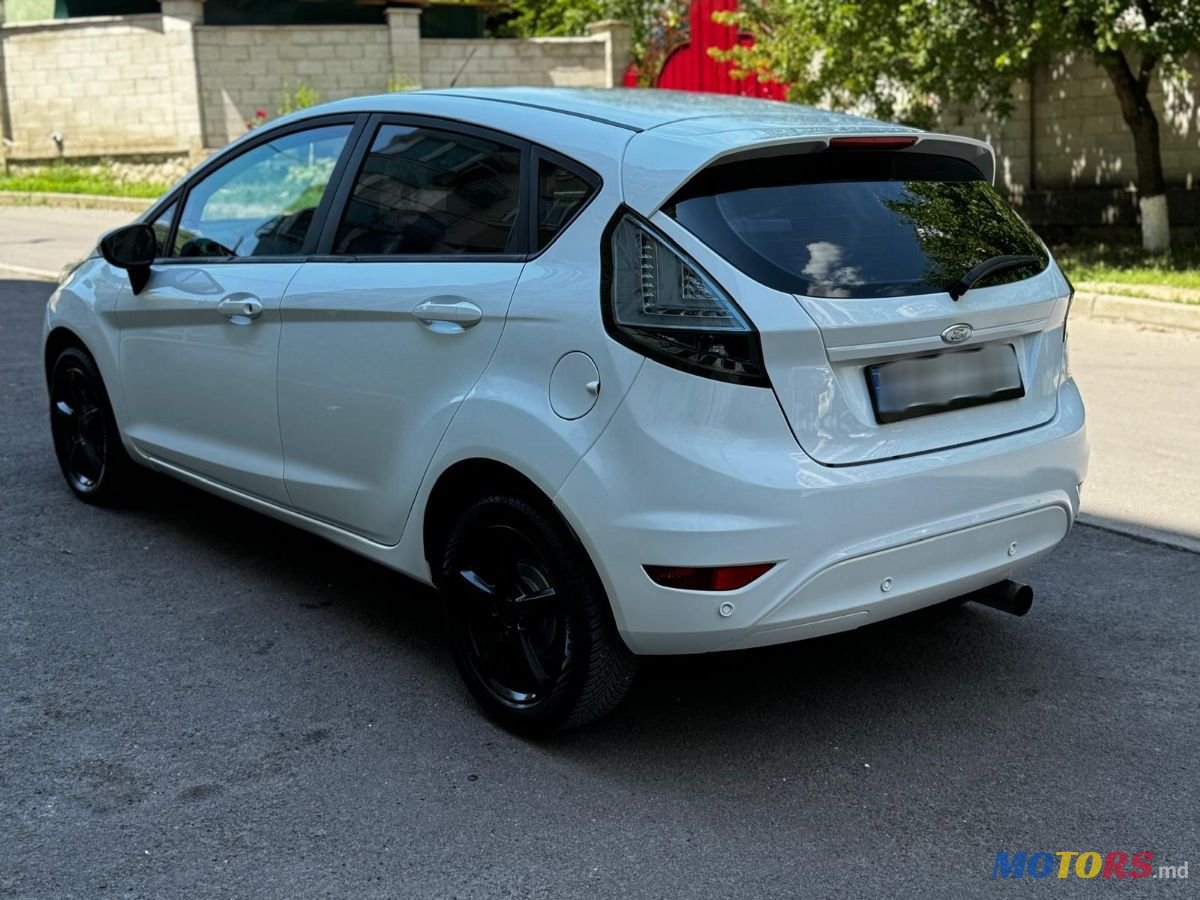 2015' Ford Fiesta photo #2