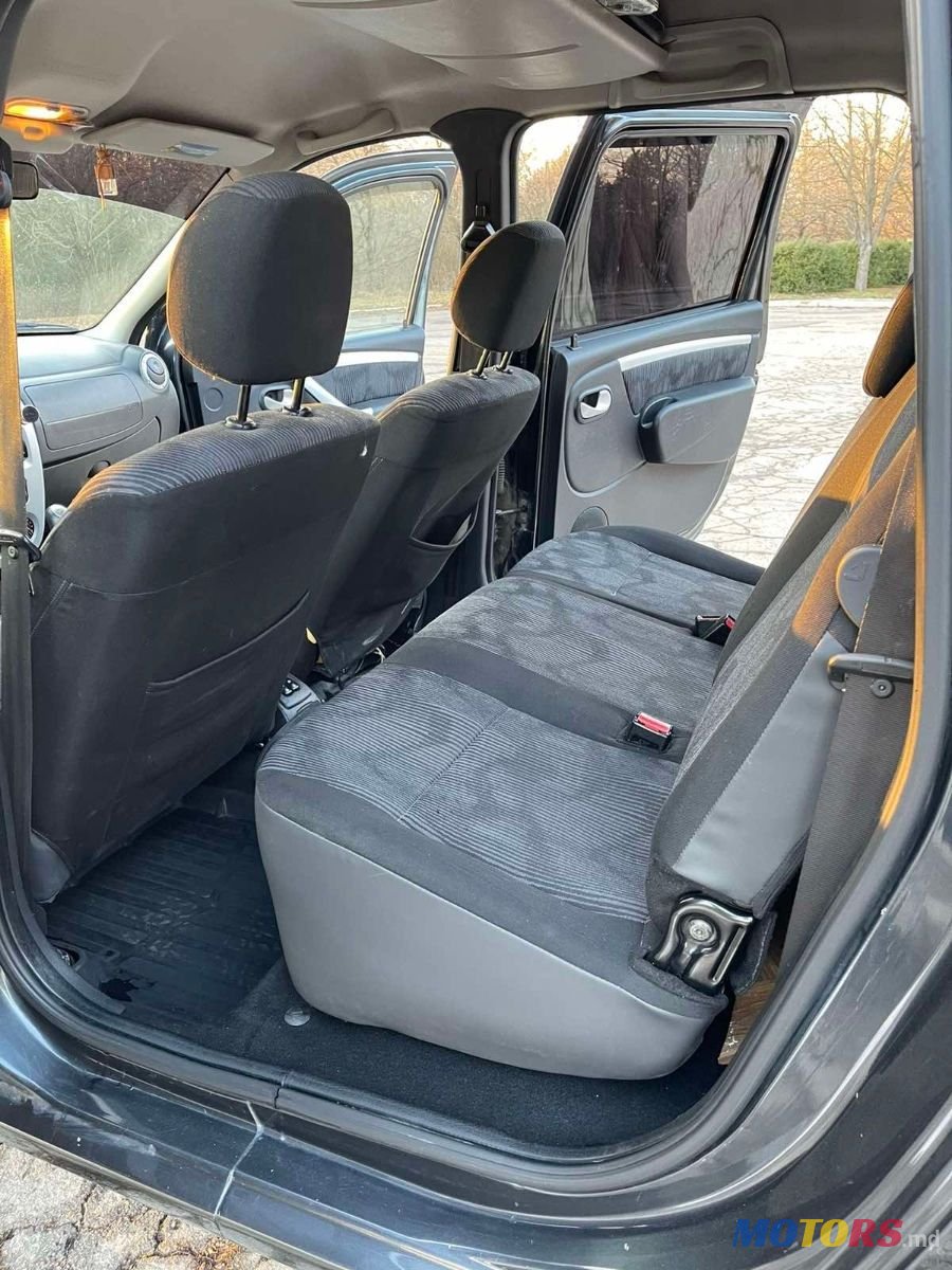 2009' Dacia Logan photo #2