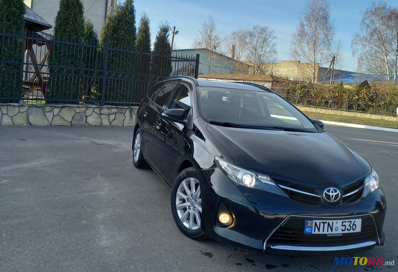 2014' Toyota Auris photo #3