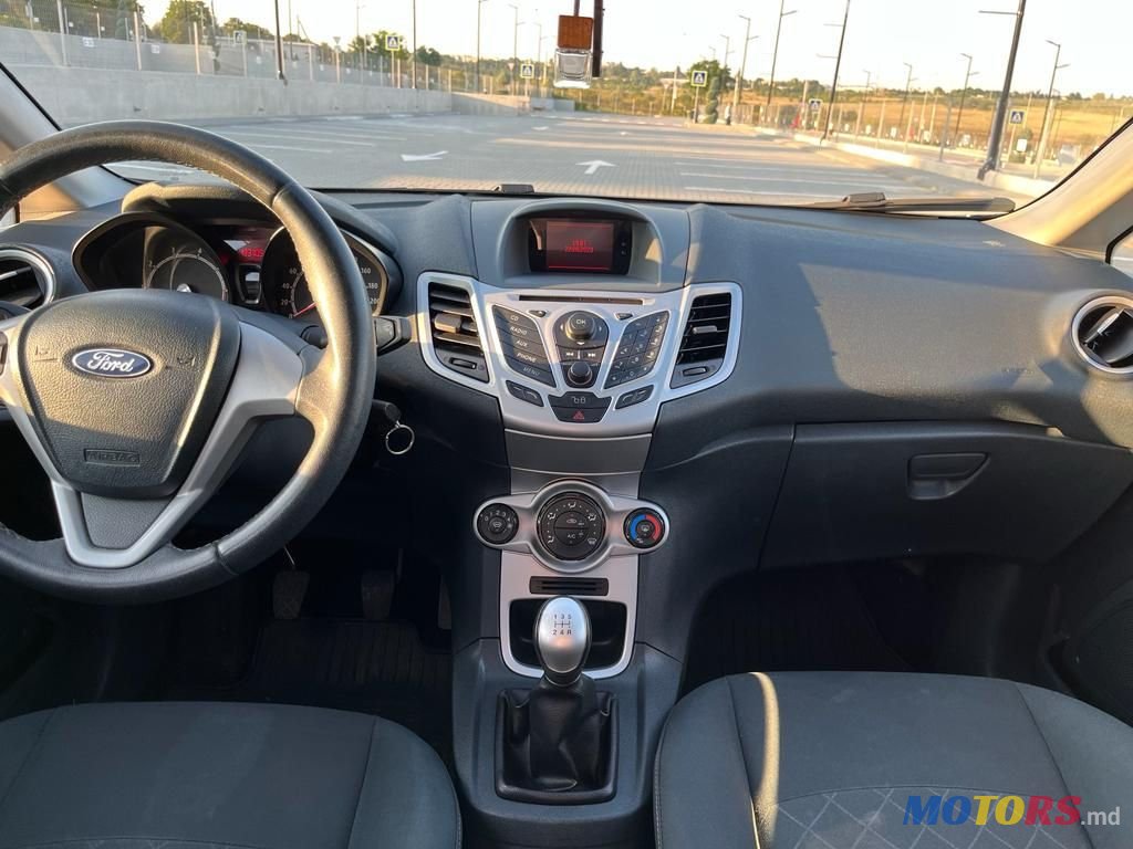 2011' Ford Fiesta photo #5