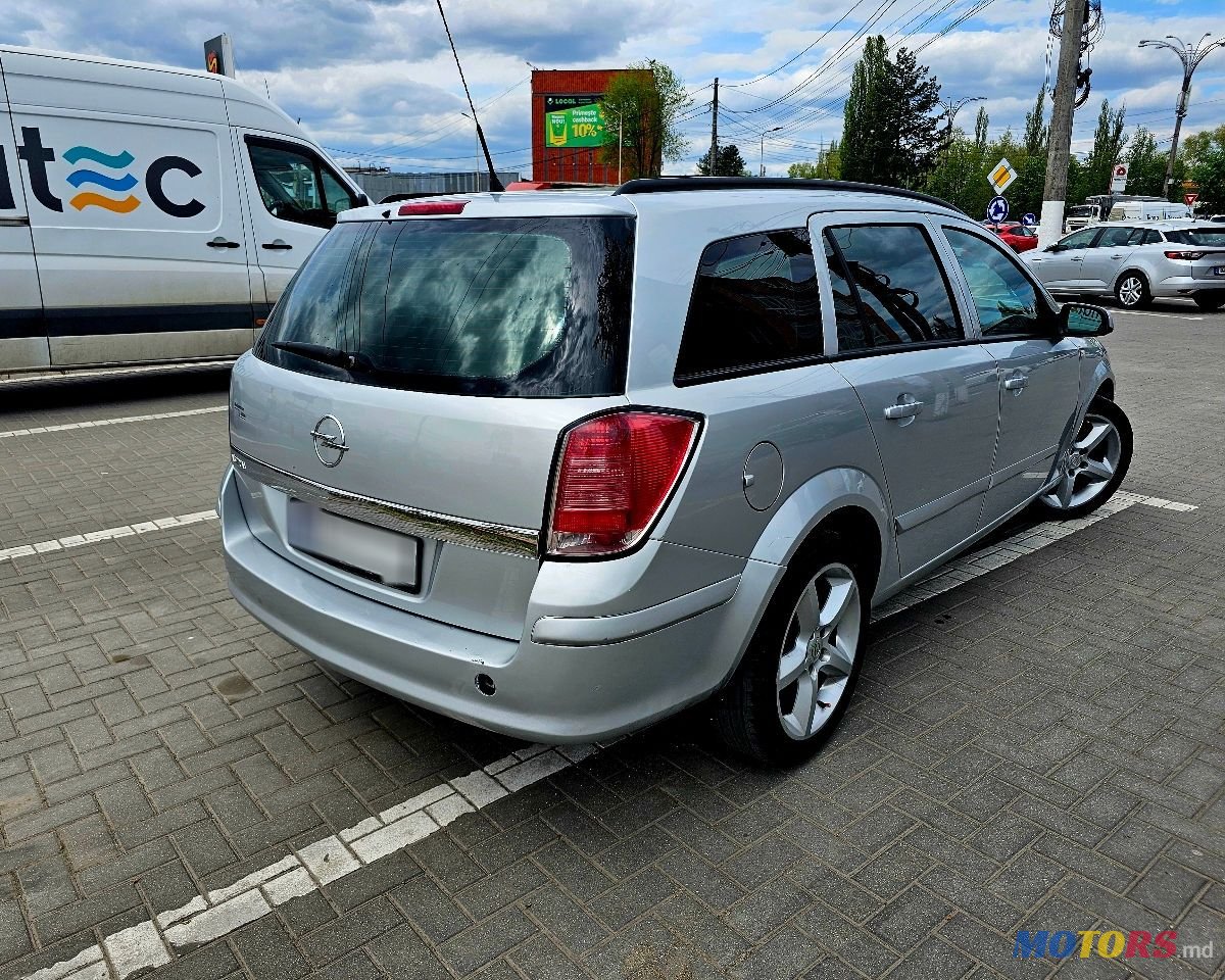 2005' Opel Astra photo #2