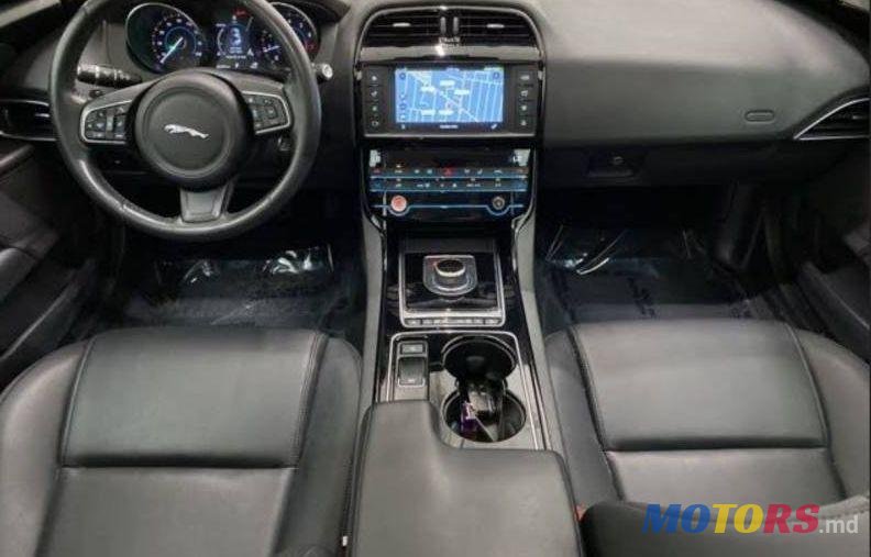 2017' Jaguar Xe photo #4