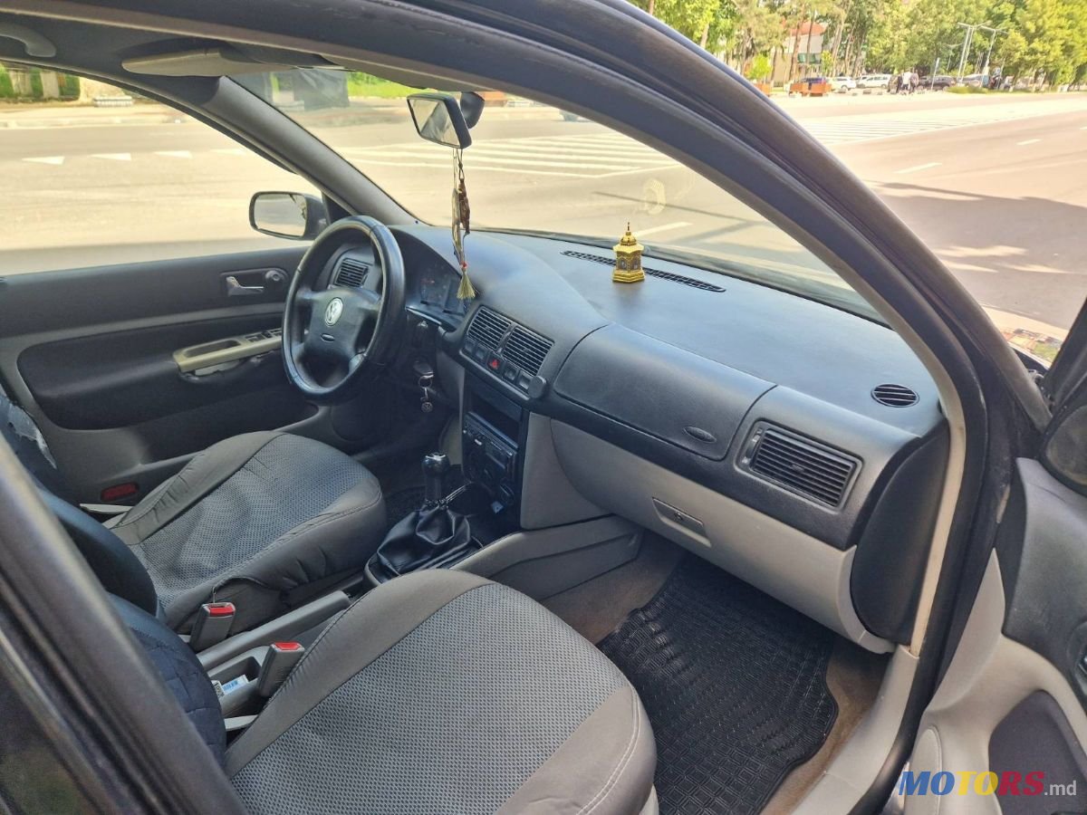 2000' Volkswagen Golf photo #6