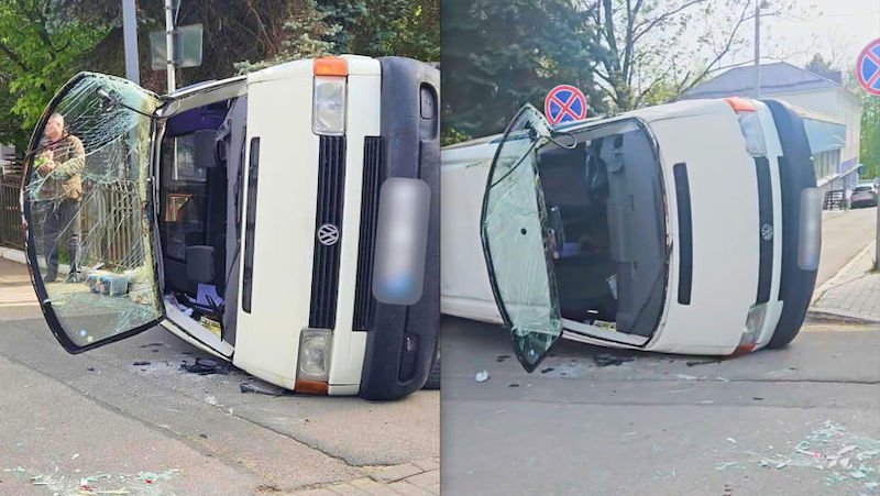Un microbuz s-a răsturnat după ce s-a ciocnit cu un troleibuz: Un pasager, transportat la spital