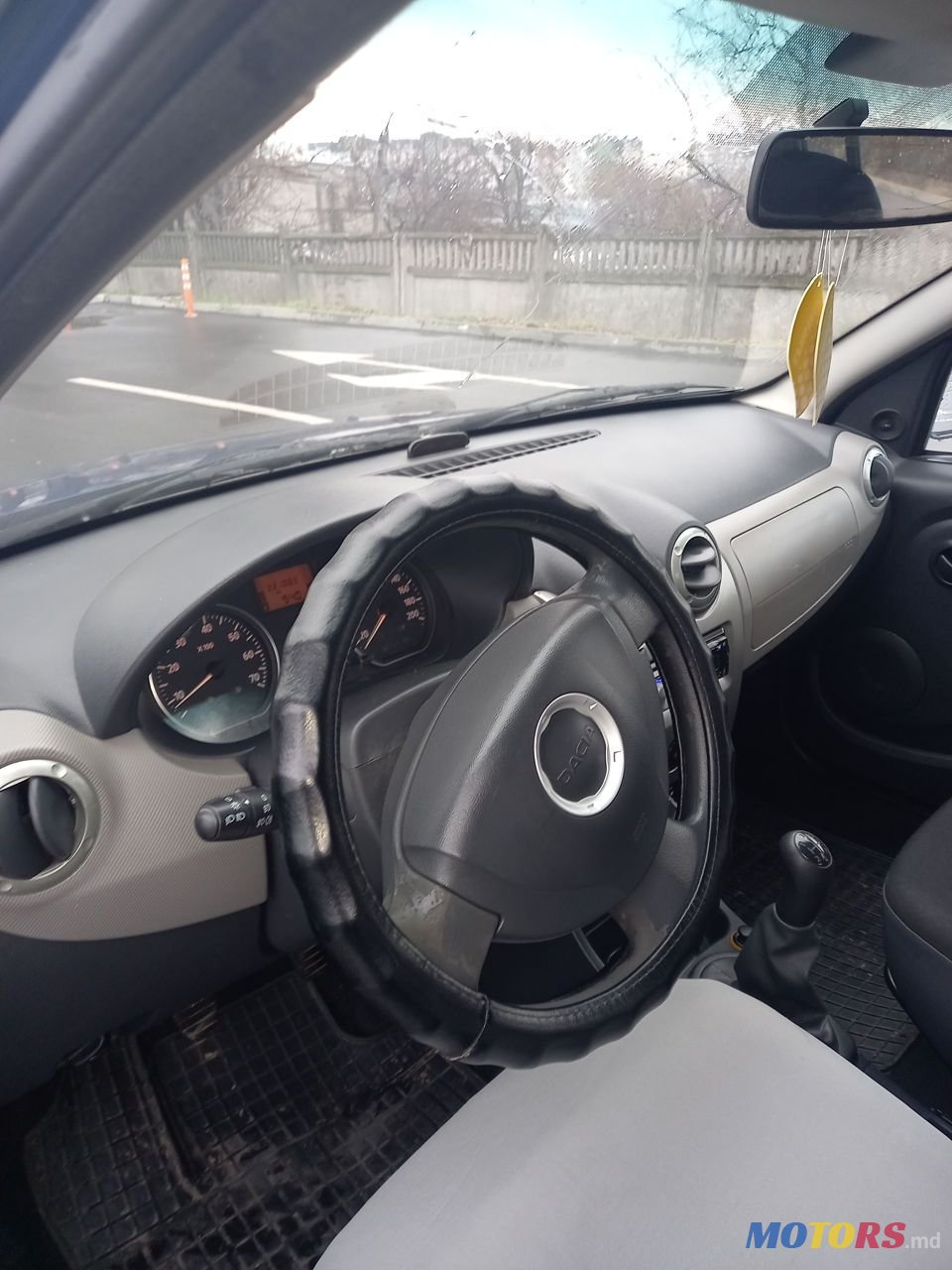 2008' Dacia Sandero photo #6