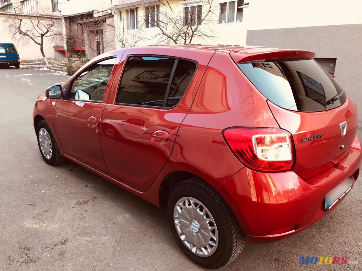 2015' Dacia Sandero photo #6