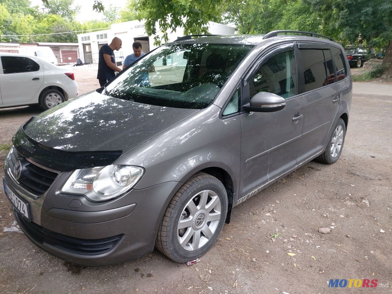 2010' Volkswagen Touran photo #1