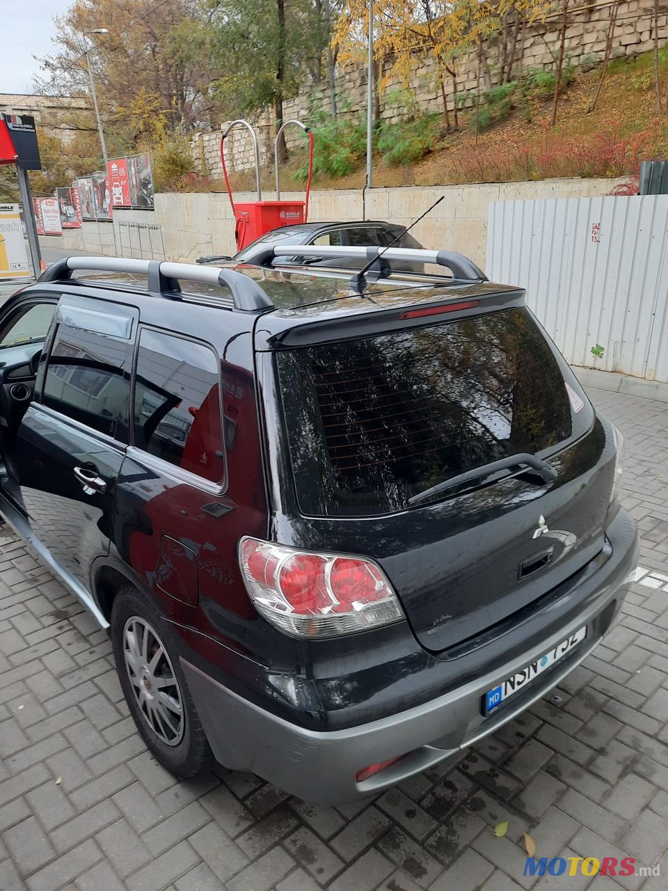 2004' Mitsubishi Outlander photo #2