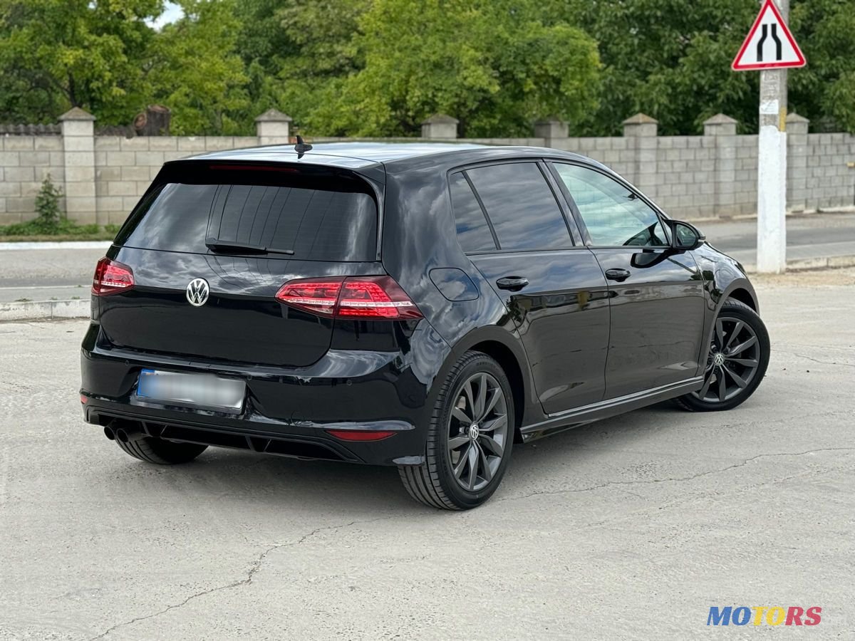 2015' Volkswagen Golf photo #5