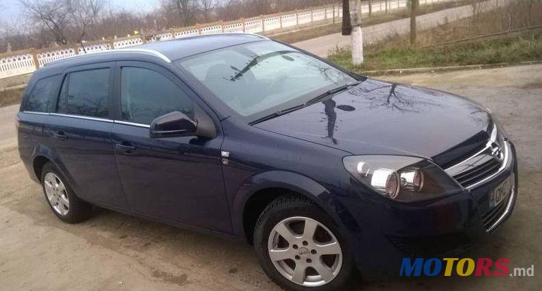 2010' Opel Astra photo #1