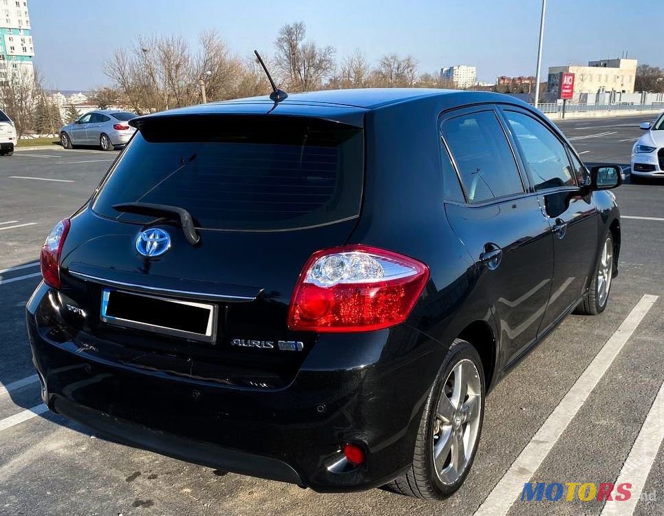 2012' Toyota Auris photo #3