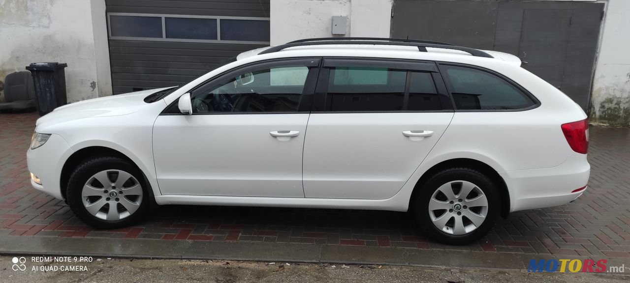 2011' Skoda Superb photo #5