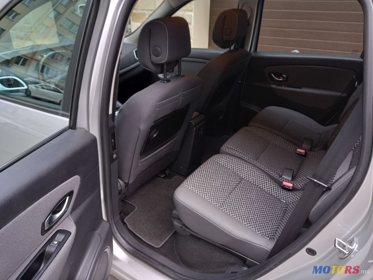 2011' Renault Grand Scenic photo #3