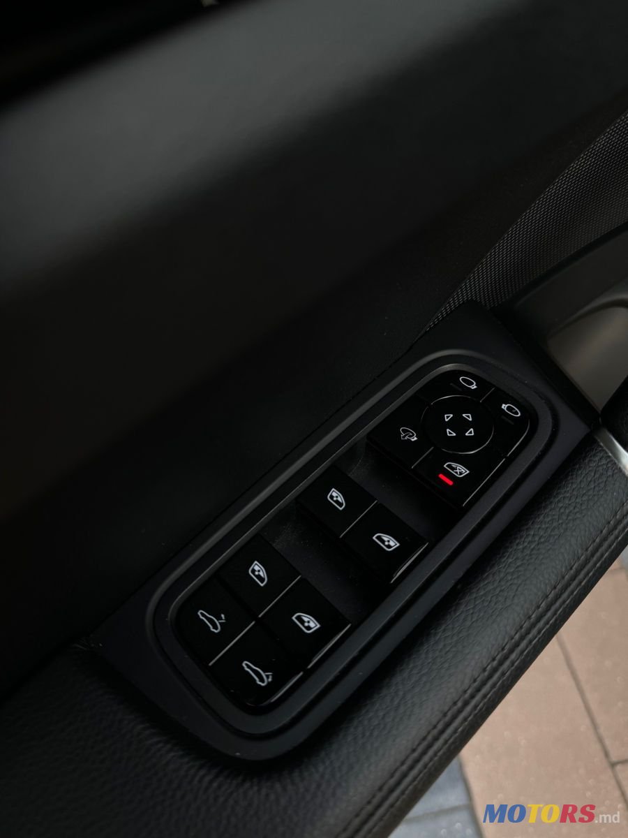 2019' Porsche Cayenne photo #6