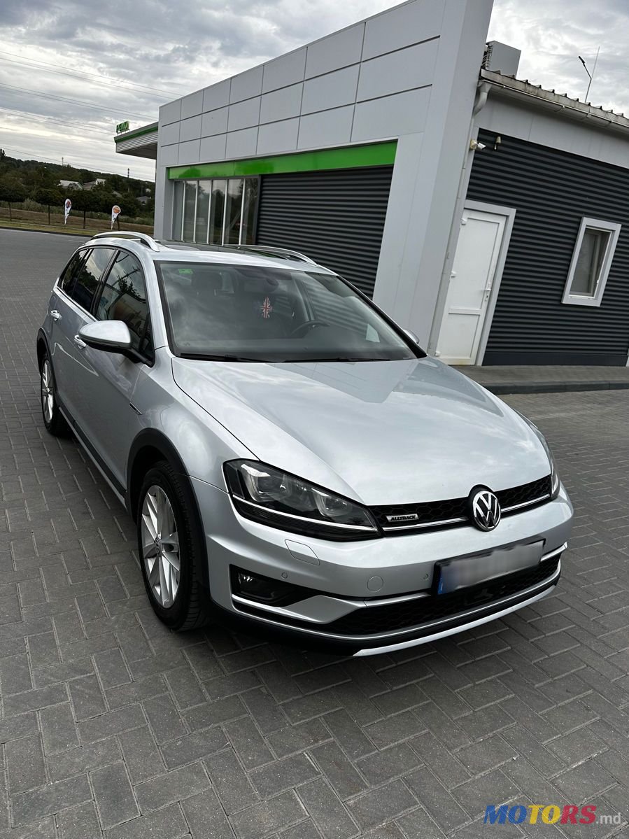 2016' Volkswagen Golf photo #2