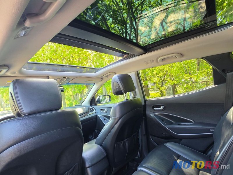 2012' Hyundai Santa Fe photo #6