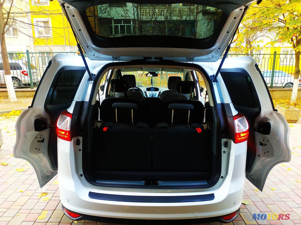 2014' Ford Grand C-MAX photo #5