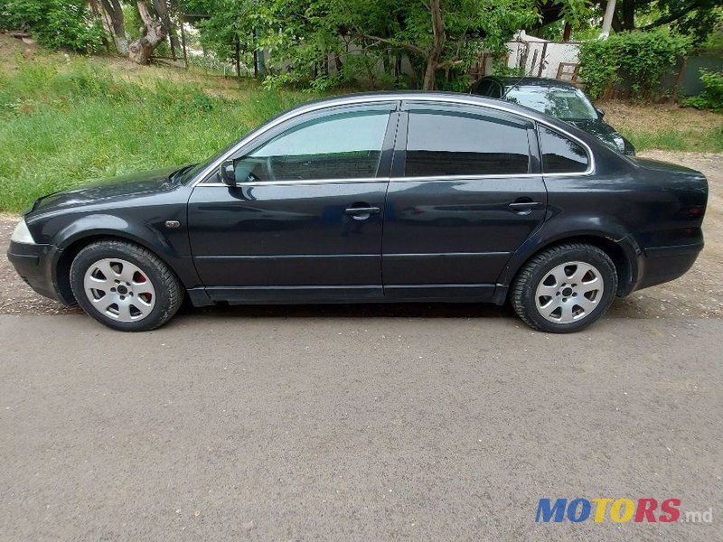 2001' Volkswagen Passat photo #2