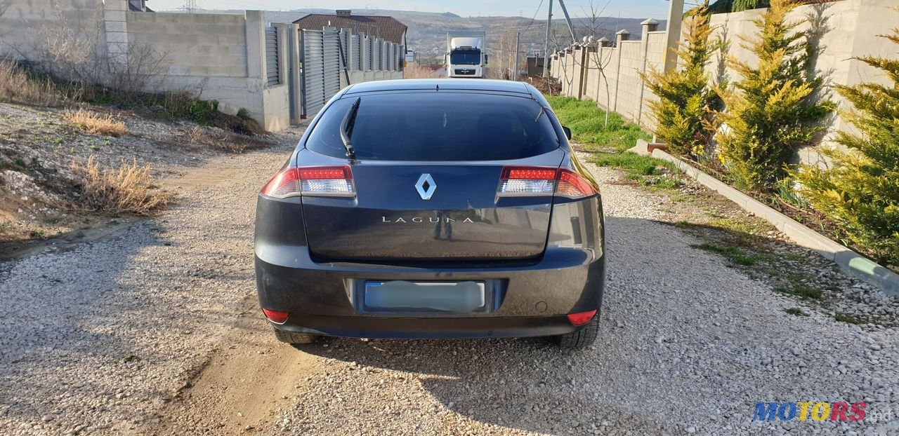 2009' Renault Laguna photo #2