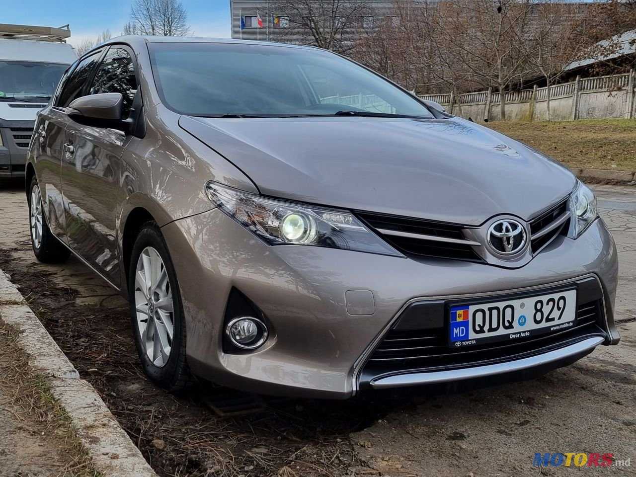 2013' Toyota Auris photo #1