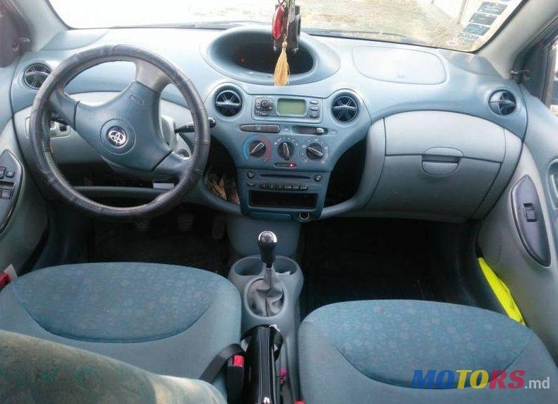 2002' Toyota Yaris photo #2