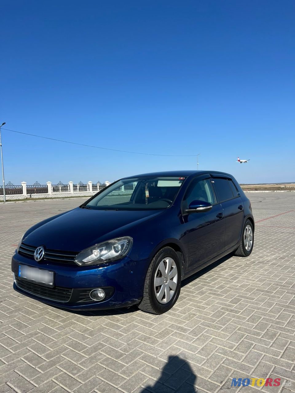 2011' Volkswagen Golf photo #2