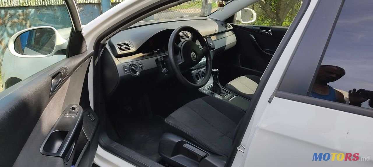 2007' Volkswagen Passat photo #5